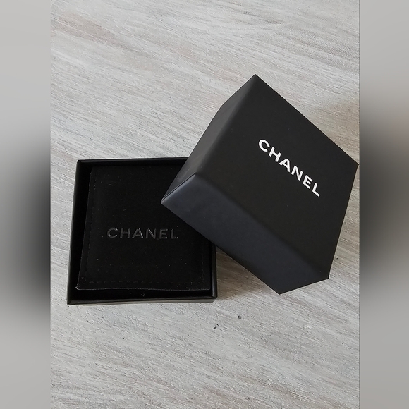 CHANEL CC Star Drop Earrings - Picture 6 of 11
